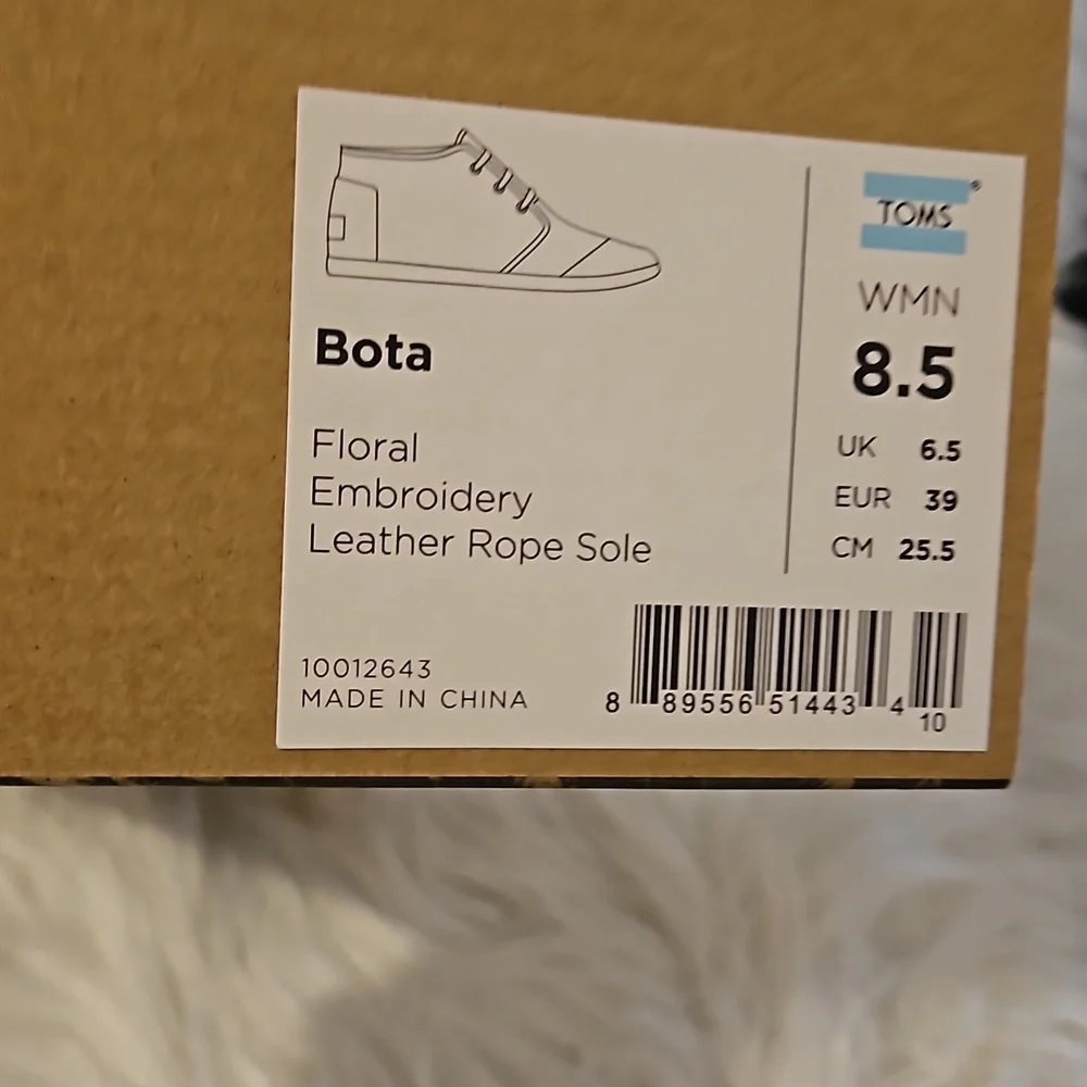 TOMS Floral Embroidery Suede Booties NWT - Picture 7 of 9